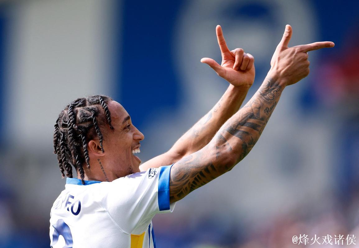 TA解析若昂-佩德罗的跑位:他的站位与移动搅乱了巴黎的防线 TA解析若昂-佩德罗的跑位:他的站位与移动搅乱了巴黎的防线