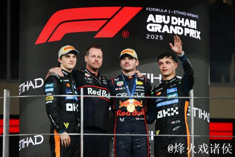 F1迈阿密站冲刺赛:诺里斯夺冠,维斯塔潘排名仅第17 F1迈阿密站冲刺赛:诺里斯夺冠,维斯塔潘排名仅第17